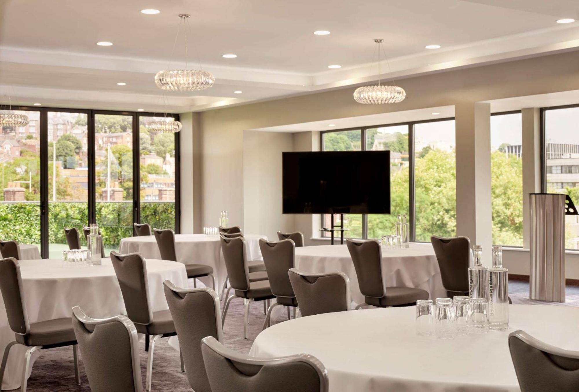 Doubletree By Hilton Lincoln Hotel Bagian luar foto
