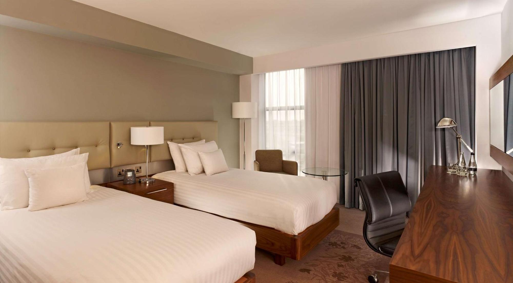 Doubletree By Hilton Lincoln Hotel Bagian luar foto