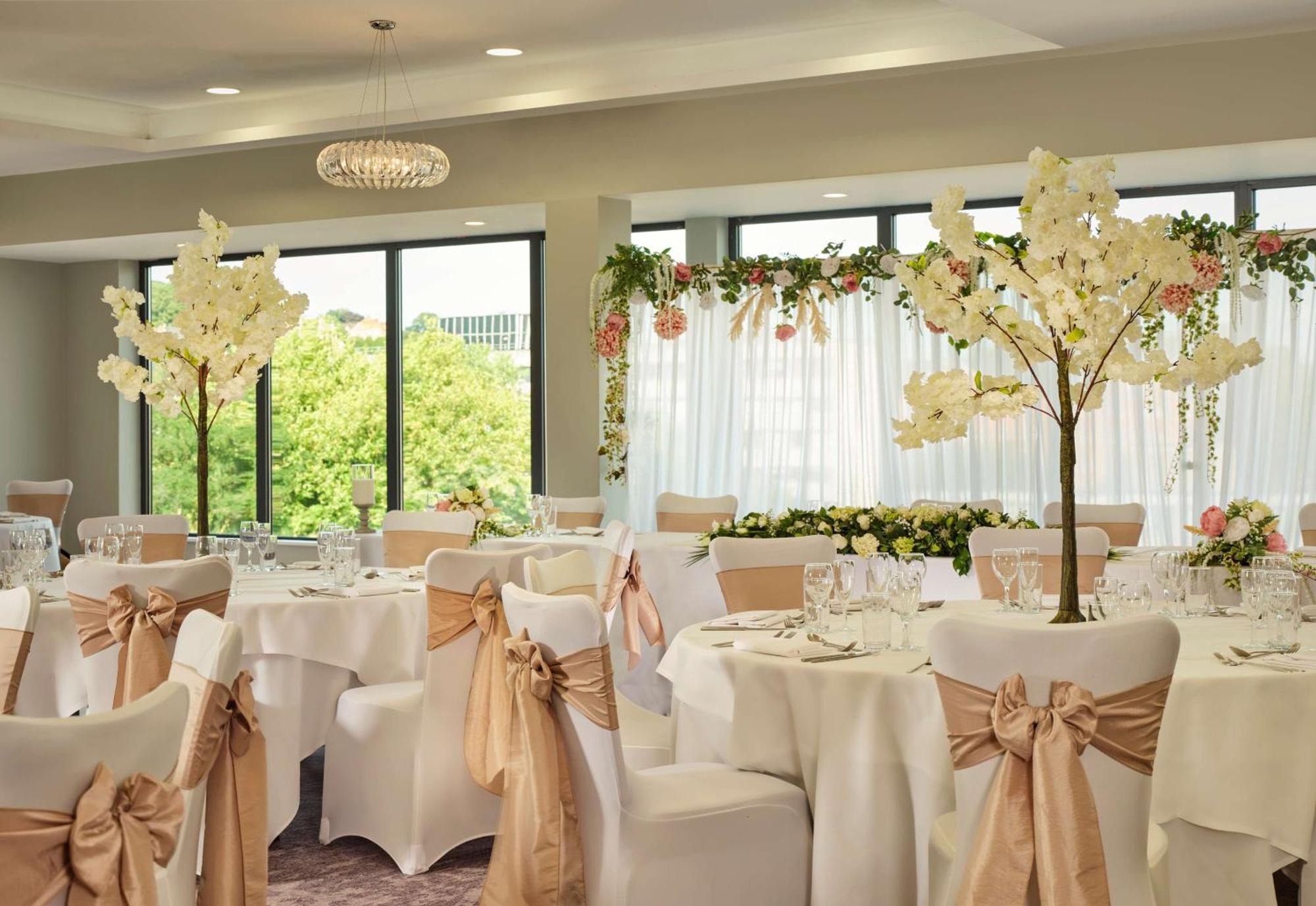 Doubletree By Hilton Lincoln Hotel Bagian luar foto