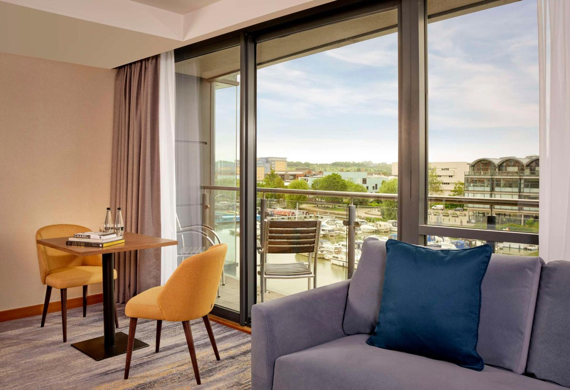 Doubletree By Hilton Lincoln Hotel Bagian luar foto
