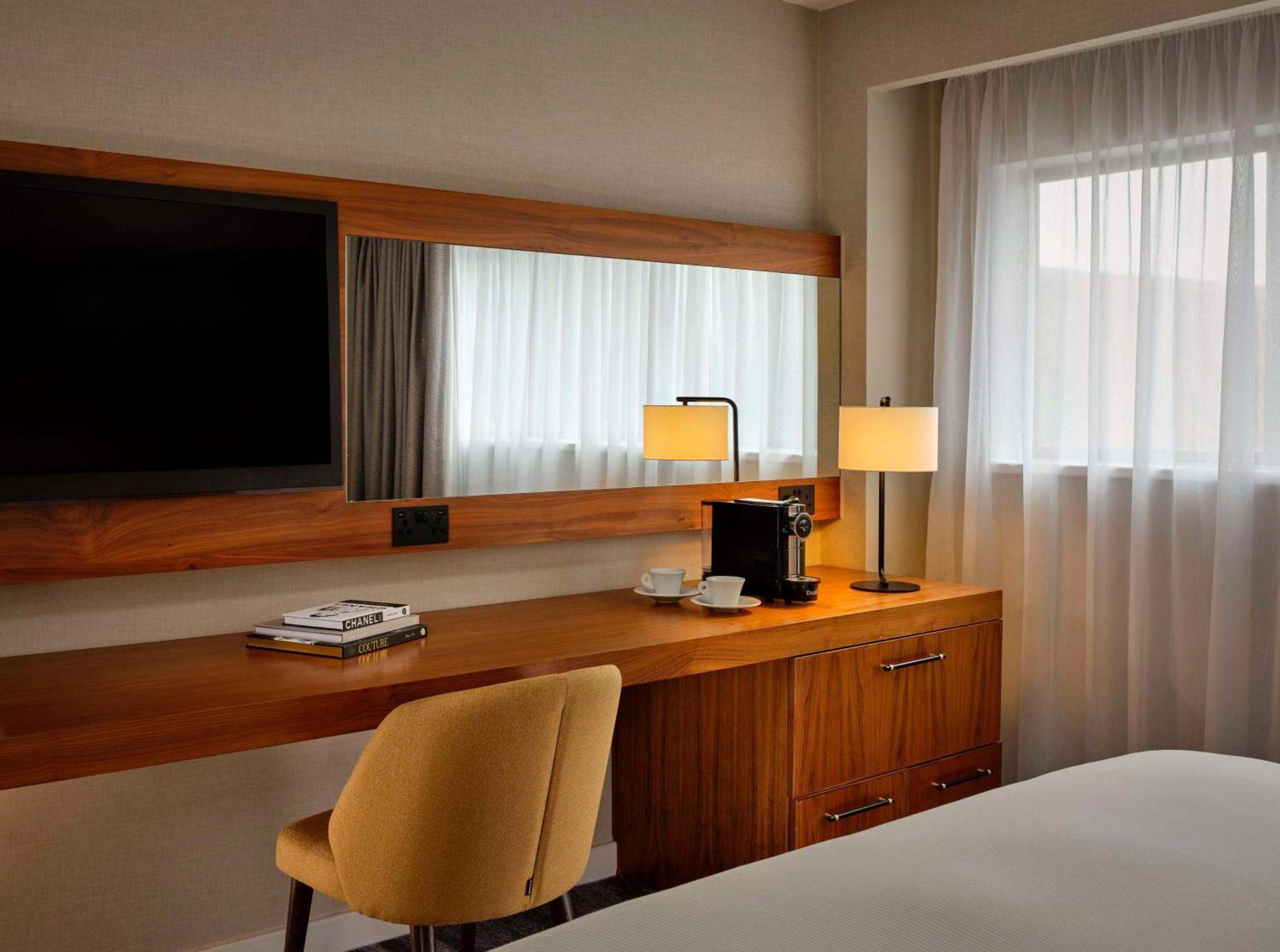 Doubletree By Hilton Lincoln Hotel Bagian luar foto